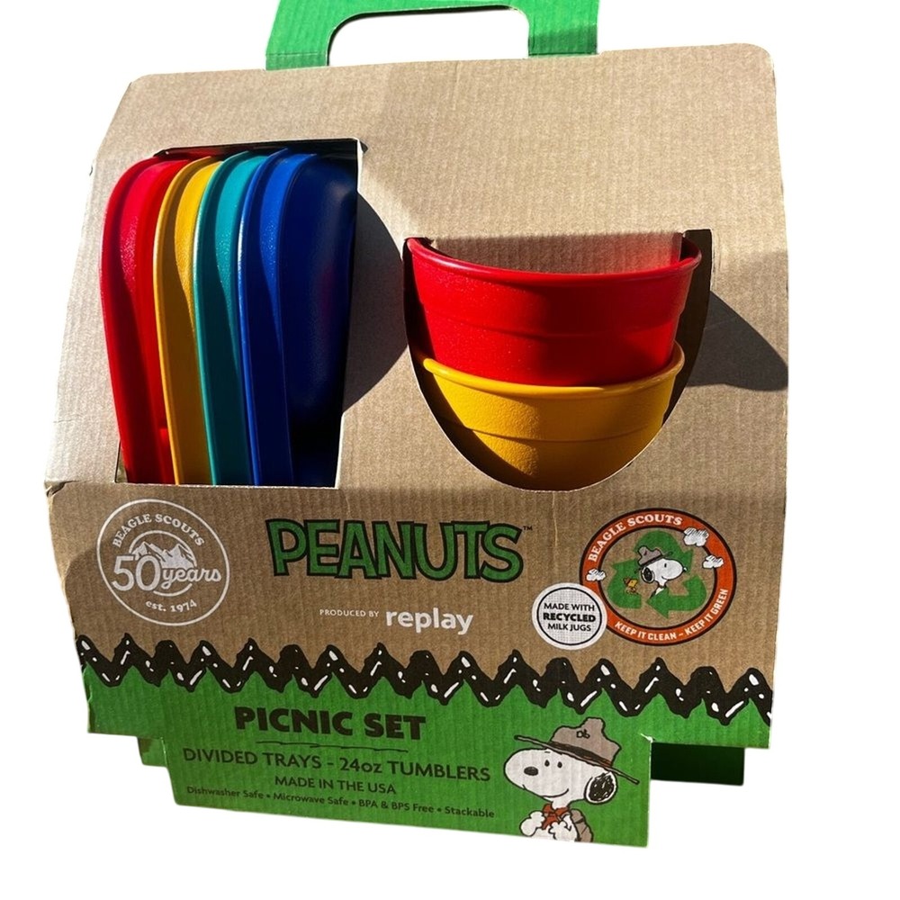 Peanuts Replay Picnic Set - Multicolor Includes 4 trays & 4 cups Camping Outdoor